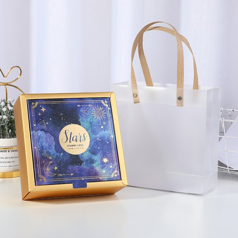 Hộp đựng quà vuông nắp chìm kèm túi trong suốt 17x17x6.5cm