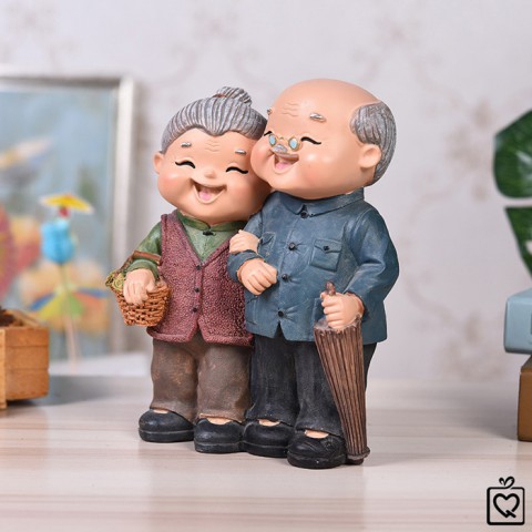 Tượng ông bà - Khoác tay đi dạo