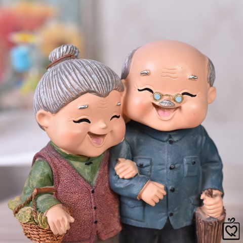 Tượng ông bà - Khoác tay đi dạo