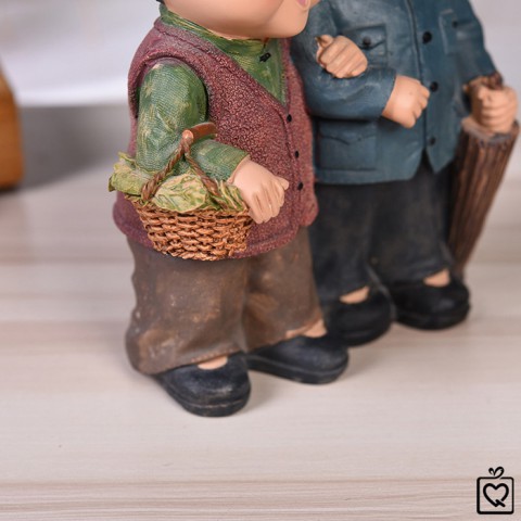 Tượng ông bà - Khoác tay đi dạo