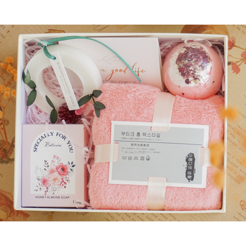 Set quà tặng phụ nữ 8/3 Luvgift Gift of care luv336