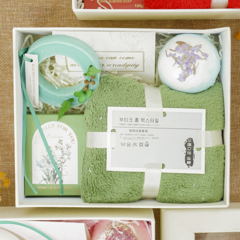 Set quà tặng phụ nữ 8/3 Luvgift Gift of care luv336