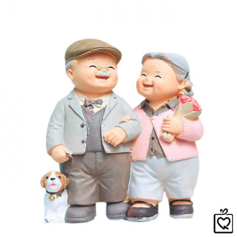 Tượng ông bà - dắt cún đi dạo