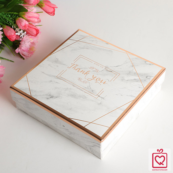 Hộp đựng qu&agrave; vu&ocirc;ng thank you k&egrave;m t&uacute;i (20x20cm)