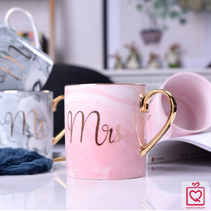 Cốc sứ v&acirc;n đ&aacute; Mr Mrs