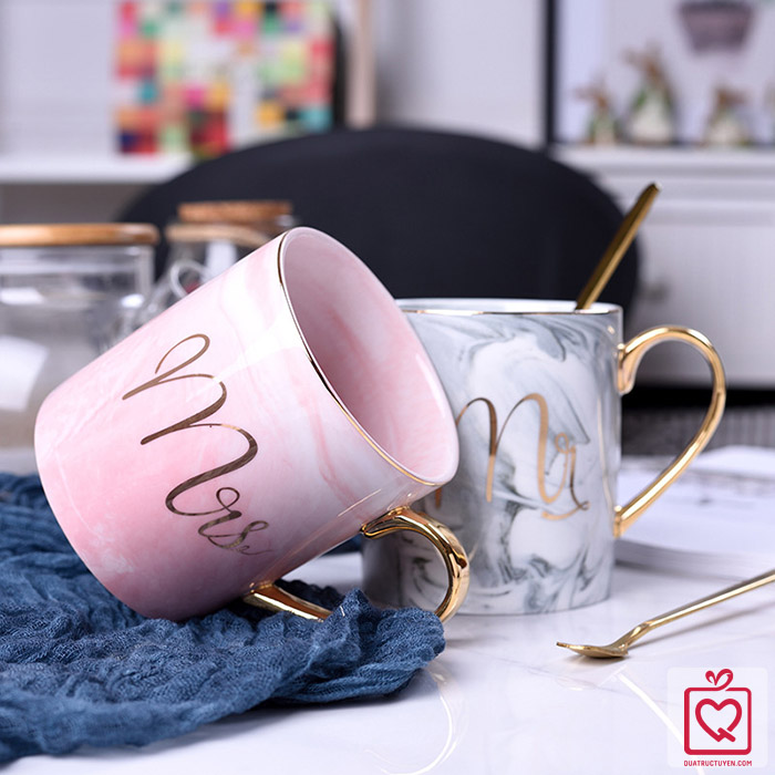 Cốc sứ v&acirc;n đ&aacute; Mr Mrs