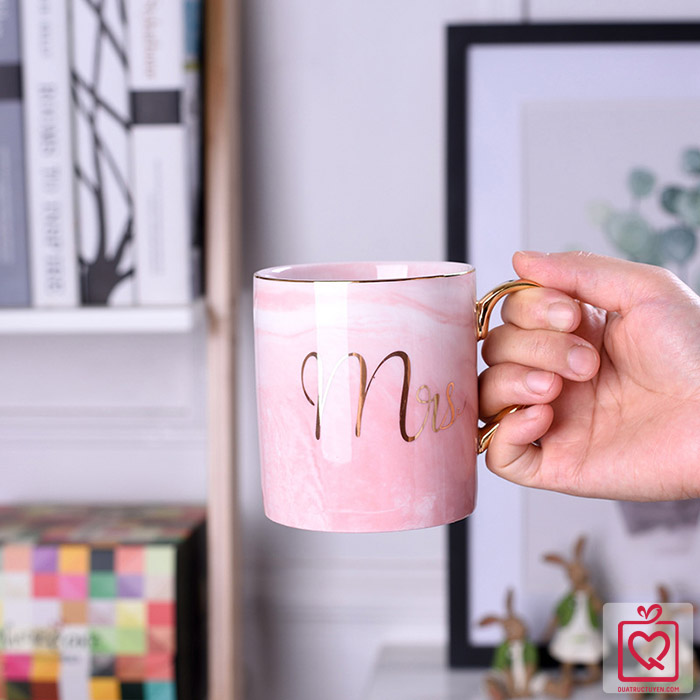 Cốc sứ v&acirc;n đ&aacute; Mr Mrs