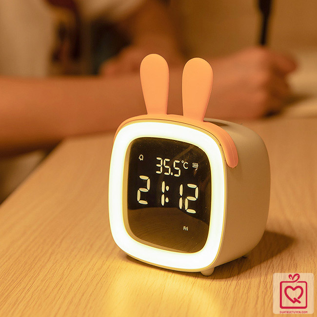 Đồng hồ b&aacute;o thức đ&egrave;n Led cute pet TV