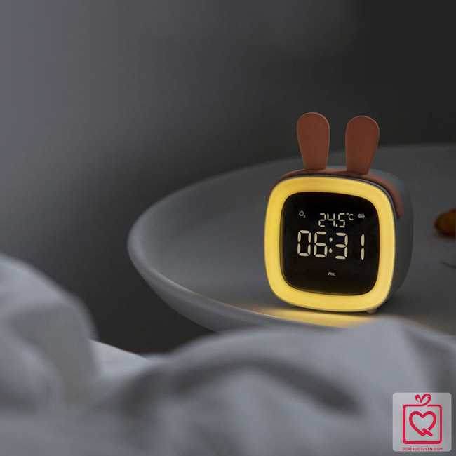 Đồng hồ b&aacute;o thức đ&egrave;n Led cute pet TV