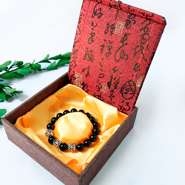 V&ograve;ng tay phong thủy đ&aacute; m&atilde; n&atilde;o đen