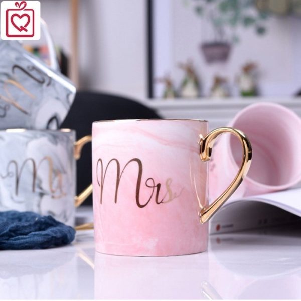 Cốc sứ vân đá Mr Mrs - Hồng