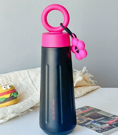 Bình giữ nhiệt tay tròn BL100 pastel kèm charm hoa cúc - Đen