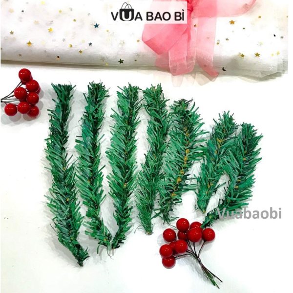 Lá thông giả trang trí Giáng sinh, hộp quà