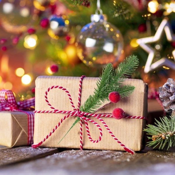 Cành thông trang trí Giáng sinh nhiều kiểu