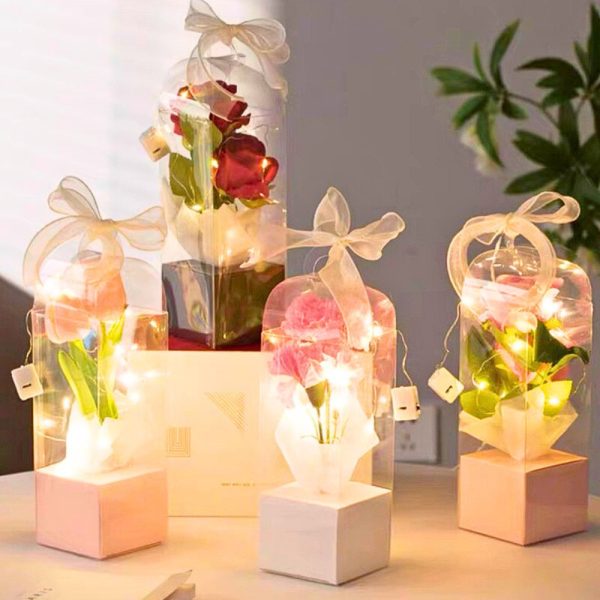Hộp quà cắm hoa tươi mica kèm đèn LED H61