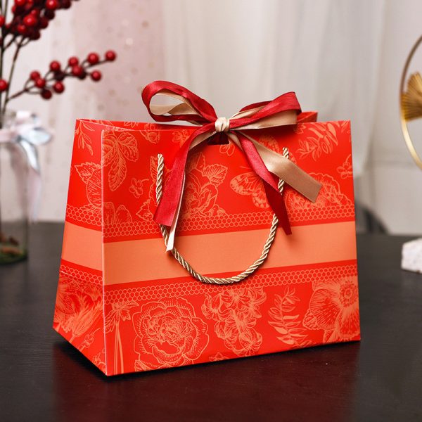 Túi quà đỏ Tết họa tiết hoa, kẻ ngang TU44