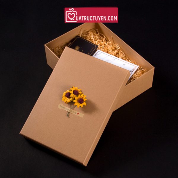 Hộp quà tặng kraft form cứng cáp H22 gắn hoa hướng dương