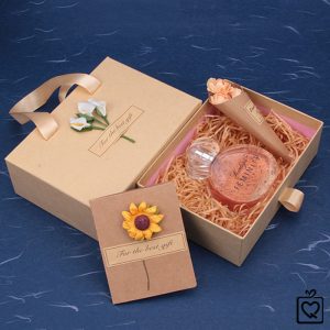 Hộp đựng quà Kraft xách tay gắn hoa Vintage
