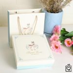 Hộp đựng quà vuông kiểu cổ điển chú Hươu kèm túi 20x20cm