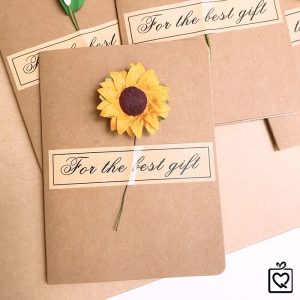 Thiệp Kraft gắn hoa vintage