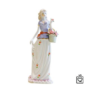 Tượng gốm sứ nghệ thuật - Thiếu nữ Châu Âu