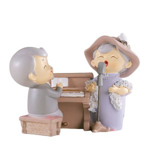 Tượng ông bà hiện đại - Đàn piano