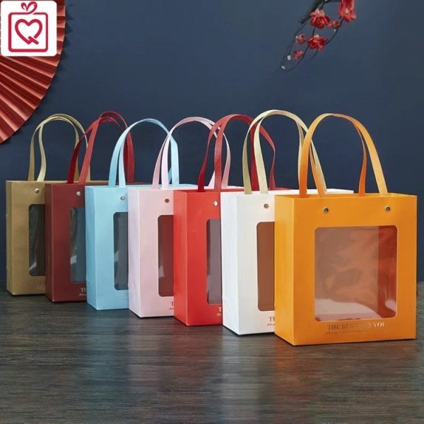 Hộp đựng quà tặng H27 ô cửa nhựa mica có quai xách, hộp quà mặt kính kèm rơm giấy 18x18cm