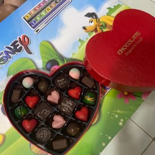 Ảnh thật khách chụp: Socola Valentine Lời tỏ tình từ trái tim - Hộp trái tim 19 viên SO19